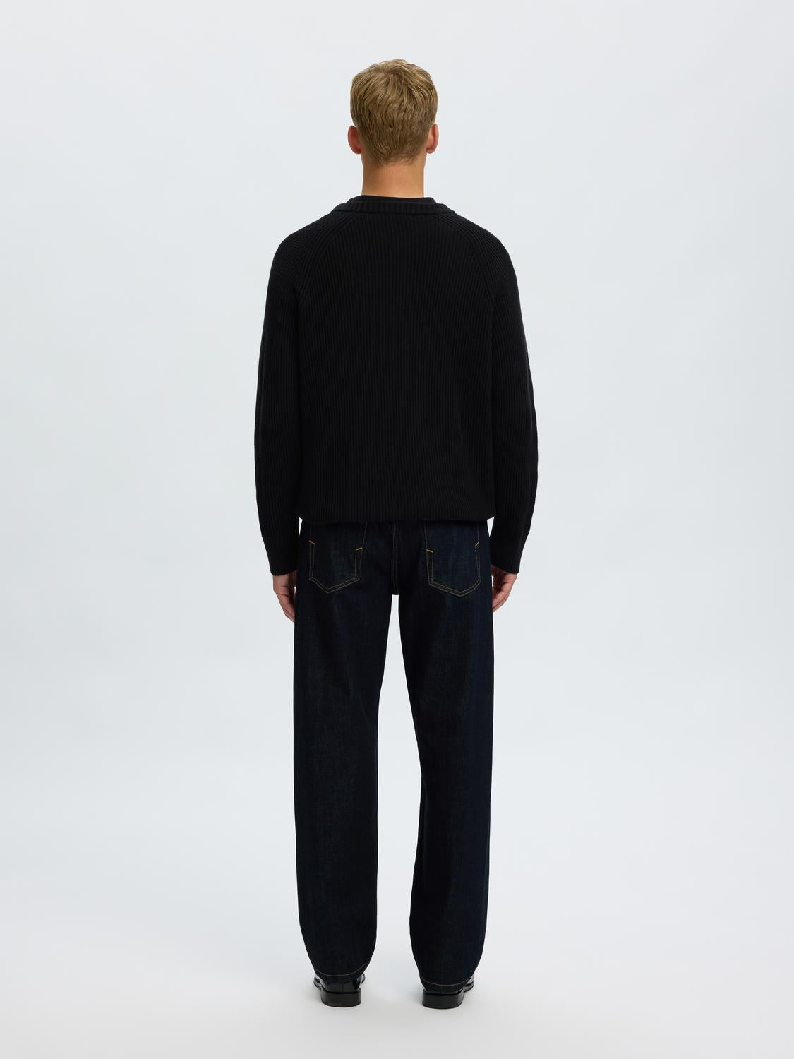 model_shot-back